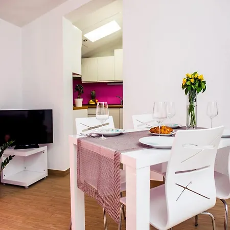 Апартаменты Two Bedroom Каштела