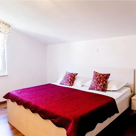 Апартаменты Two Bedroom Каштела